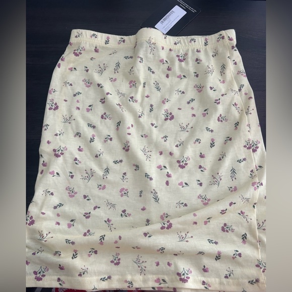 Pretty little thing Yellow mini skirt and top - Picture 10 of 16